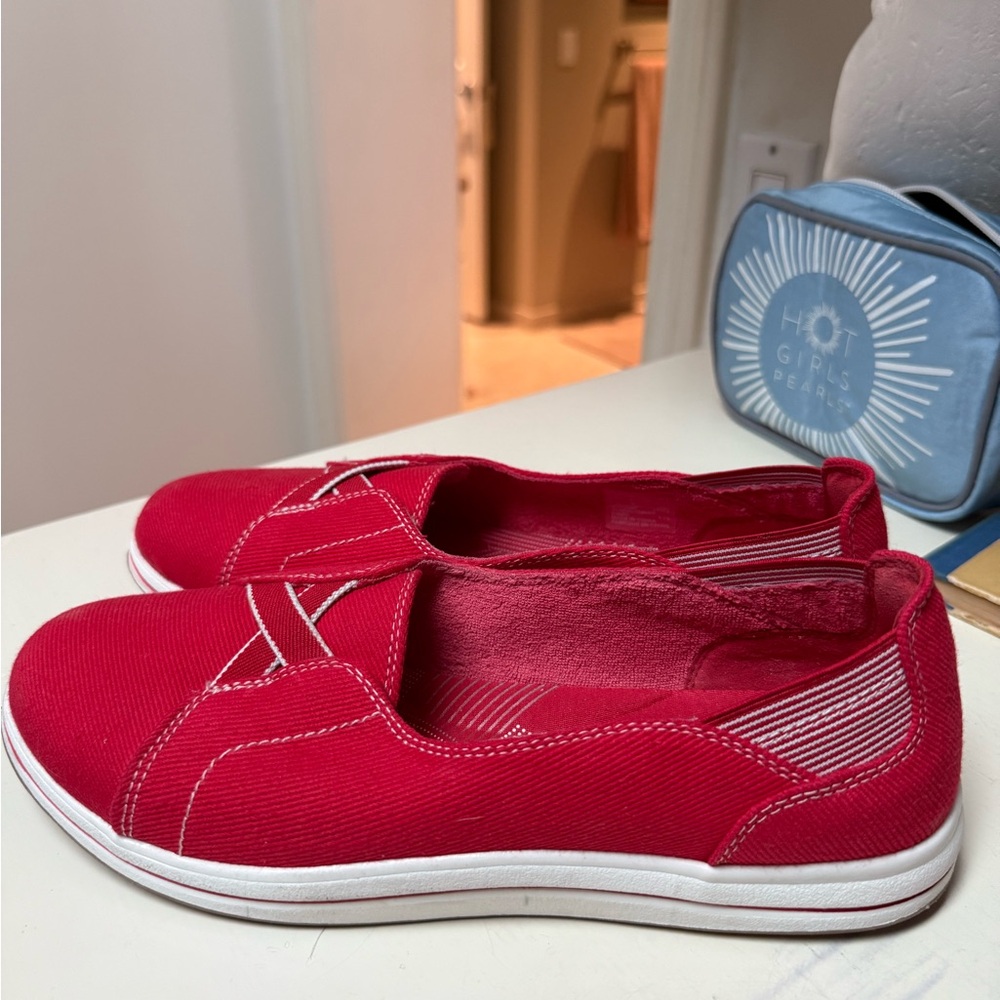 Clarks Cloudsteppers Women's Vibrant Red Flats - Picture 2 of 6